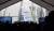 ‘삼성전자 화성 EUV(극자외선) 라인’ 기공식장에서 대형 현수막 해프닝이 벌어진 모습. [사진 독자 제보 영상 캡쳐]