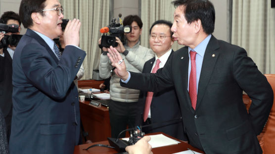 한국당 “김영철 오면 체포를” 민주당 “2014년과 이중잣대”