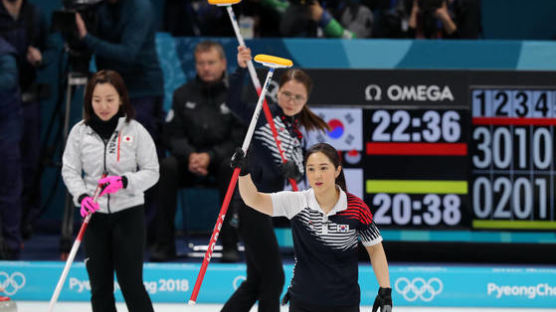 한국여자컬링, 연장 끝에 일본 격파...스웨덴과 금메달 다툰다