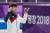 23일 평창올림픽 스피드스케이팅 남자 1000m 시상식에서 동메달을 목에 걸고 관중들을 향해 인사하고 있다. 김태윤은 1분08초22를 기록, 동메달을 차지했다. [뉴스1]