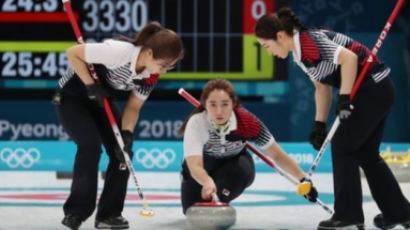 [속보] ‘기분좋은 출발’ 한국 女컬링, 스웨덴과 1엔드 1득점