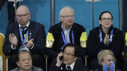 한국 꺾은 스웨덴 컬링 응원하는 할아버지의 정체