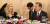 도널드 트럼프 미국 대통령의 딸 이방카 백악관 보좌관이 23일 오후 청와대 상춘재에서 문재인 대통령 내외와 만찬을 하며 대화를 나누고 있다.[연합뉴스]