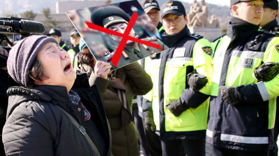 천안함 유족 “폭침 주범 단정 못해? 정부, 김영철 비호하나”