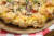 치즈케이크 롤 피자&#39;는 그릴드 치킨과 트러플 크림소스에 나폴리 도우를 말아 만든 엣지 롤 속에 치즈케이크 무스를 가미한 달콤 상큼한 맛이 특징이다. 우상조 기자