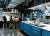 지난 20일 서울 논현동 ‘시그니처 키친 스위트 논현 쇼룸’을 찾은 방 문자들이 요리 수업을 듣고 있다. 프리랜서 김동하