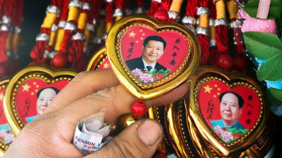 [뉴스분석] 국가주석 임기 제한 철폐 나선 시진핑, 마오쩌둥의 길 가나