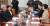 김상희 저출산고령사회위원회 부위원장(오른쪽)이 28일 국회 보건복지상임위 소회의실에서 열린 저출산 극복을 위한 사회적 대타협 협력 회의에서 발언을 하고 있다. [뉴스1]