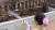 27일 대구 북구 대원유치원 한 어린이가 화단에 물을 뿌리고 있다. 빗물 저금통에 모아둔 물이다. 대구=김정석기자