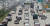 경유차의 매연 기준이 2배 강화된다. 사진은 서울 가양대교 부근에 설치된 노후경유차 단속 CCTV와 운행제한 알림판. [연합뉴스]