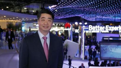 [단독]한해 99조원 매출 올리는 중국 통신공룡 화웨이 켄 후 CEO 인터뷰