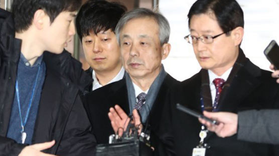 검찰 '국정원과 DJ 뒷조사 관여' 이현동 전 국세청장 구속기소