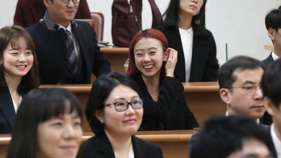 '끝둥이' 마지막 사법연수생들 입소…역대 최대 여성 비율