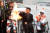 우창윤 서울시의원(가운데)이 성화봉에 불을 붙이고 있다. 장진영 기자