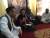 WHO 첫 한국인 여성국장에 오른 강민휘(왼쪽에서 둘째)씨가 아프가니스탄에서 종교지도자들과 회의를 진행하고 있다.[사진 강민휘]