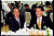 지난 2000년 남북정상회담 당시 특사로 활동했던 박지원 전 문화관광부장관(오른쪽)과 북한 송호경 아태평화위원회 부위원장이 인민문화궁전에서 열린 환영 만찬에 나란히 앉아 있다. [중앙포토]