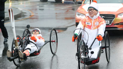 [사진] 서울 달리는 패럴림픽 성화