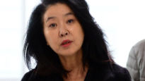 ‘난방비리 폭로’ 김부선, 상해 혐의로 벌금…어깨 살짝 밀었다는 데...