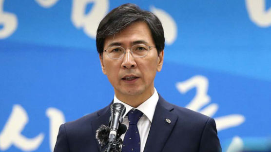 “한국 유력 대권 주자의 몰락” 외신이 본 안희정 성폭행 의혹