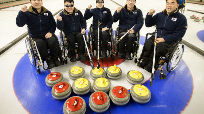'오성 어벤저스' 한국 휠체어컬링, 美 꺾고 평창 패럴림픽 '굿 스타트'