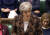 테리사 메이 영국 총리가 12일(현지시간) 의회에서 이중스파이 부녀 공격에 쓰인 신경작용제가 러시아에서 군용으로 제작된 노비촉이라고 밝히고 있다. [EPA=연합뉴스]