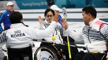 오벤저스 다시 웃었다...한국, 패럴림픽 휠체어컬링 핀란드 꺾고 5승
