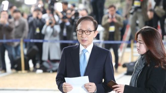 [MB 출두] 청와대 침묵…민주당 “범죄 기네스북”, 한국당 “한풀이 정치 안돼”