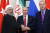 지난해 11월 러시아 소치에서 열린 시리아 사태 관련 정상회의에서 손을 맞잡은 하산 로하니 이란 대통령, 블라디미르 푸틴 러시아 대통령, 레제프 타이이프 에르도안 터키 대통령(왼쪽부터). [타스=연합뉴스] 