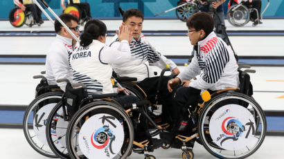 '오벤저스' 韓 휠체어컬링, 평창 패럴림픽 준결승 진출 성공