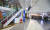 전남 목포와 제주를 오가는 국내 최대 규모의 크루즈 카페리 퀸메리 호. 에스컬레이터를 타면 도착하는 5층 중앙홀의 모습이다. 프리랜서 장정필
