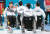 한국 휠체어컬링대표팀 스킵 서순석(왼쪽)이 15일 영국전 직후 동료들과 승리를 자축하고 있다. [뉴스1]