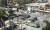15일 오후(현지시간) 미국 플로리다주 마이애미에서 건설중인 인도교가 붕괴해 지나가던 차량 8대를 덮쳤다. [AP=연합뉴스]