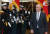 알랭 베르세 스위스 대통령이 지난달 8일 청와대에서 문재인 대통령과 정상회담에 앞서 의장대를 사열하고 있다. 스위스 대통령은 연방 각료 7명이 1년씩 돌아가며 맡는다. [뉴스1]
