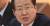 홍준표 자유한국당 대표가 16일 오후 충남 천안축산농협 대회의실에서 열린 농축수산임업 단체장 간담회에서 인사말을 하고 있다. [뉴스1]
