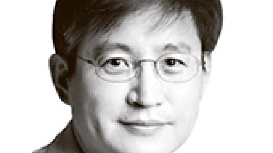 [서소문 포럼] “한국 기업이 한국에 투자하게 하라”