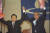 95년 전국구 의원이었던 이명박 전 대통령이 민자당 서울시장 경선에 나섰다가 정원식 전 총리에게 패한 직후 모습. [중앙포토]