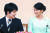 아키히토 일왕의 큰손녀 마코 공주(오른쪽)가 대학 동기 회사원 고무로 게이와 결혼을 발표하고 있다. [AP=연합뉴스]