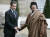2007년 12월 사르코지 당시 프랑스 대통령이 파리 엘리제궁에서 리비아의 독재자 카다피를 맞이하고 있다. [AP=연합뉴스]