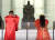 전통적인 유교 방식으로 결혼식을 하는 부부가 공자의 동상에 절을 하고 있다.[WSJ 유튜브 캡처] 