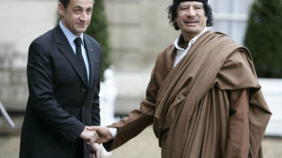 “사르코지, 카다피로부터 660억 받아” 48시간 구금 조사