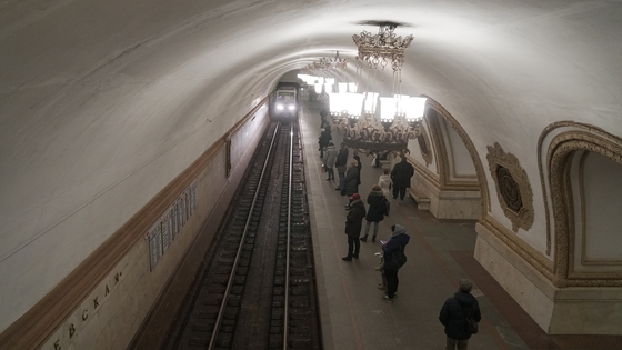 모스크바 지하철 역 플랫폼.