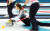 지난달 25일 강원도 강릉 컬링센터에서 열린 2018평창올림픽 컬링 여자결승 대한민국과 스웨덴의 경기에서 한국 김은정이 스톤을 딜리버리하고 있다. [연합뉴스]