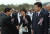 2007년 노무현 대통령이 광주 5.18민주묘지에서 열린 제26주년 5.18 민주화운동 기념식에서 한나라당 박근혜 대표와 악수를 하고 있다. [중앙포토]