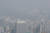 25일 오전 서울 남산에서 바라본 도심이 미세먼지로 회색빛이다. 우상조 기자