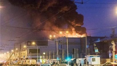37명 목숨 앗아간 러시아 쇼핑몰 화재…원인은 '어린이 불장난'