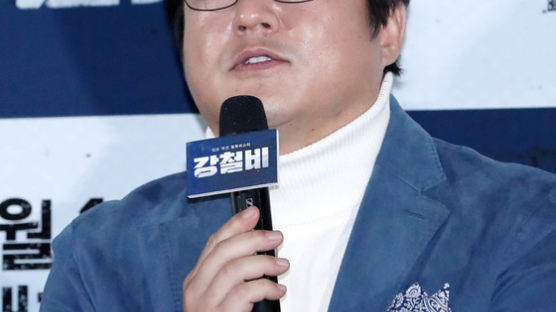 곽도원 소속사 대표 “이윤택 고소인단에 협박 증거 전달 예정”
