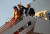 도널드 트럼프 대통령과 부인 메라니아 여사 아들 배런이 지난 23일 플로리다 팜비치 공군 공항에 도착해 트랙을 내려오고 있다. [AP=연합뉴스]