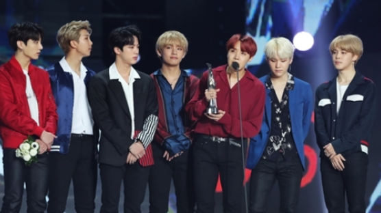 BTS Wins the Favorite Global Music Star Award at 2018 Kids' Choice Awards