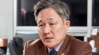 한국당 ‘미친개’ 논평에 경찰 출신 표창원 “사과하라”