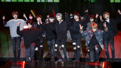 JYP's New Boy Group 'Stray Kids' Holds Debut Showcase